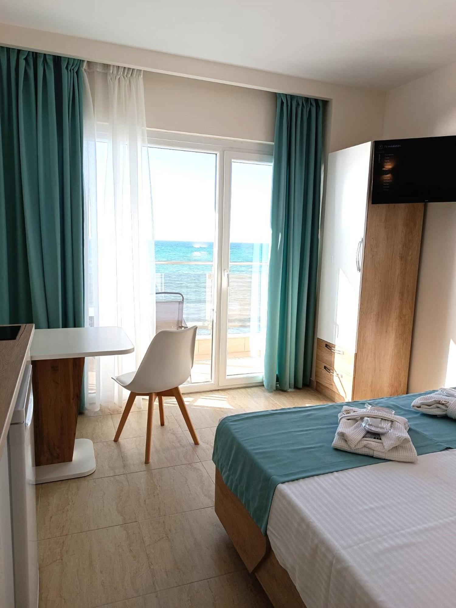 Navarino Luxe Suites Переа Экстерьер фото