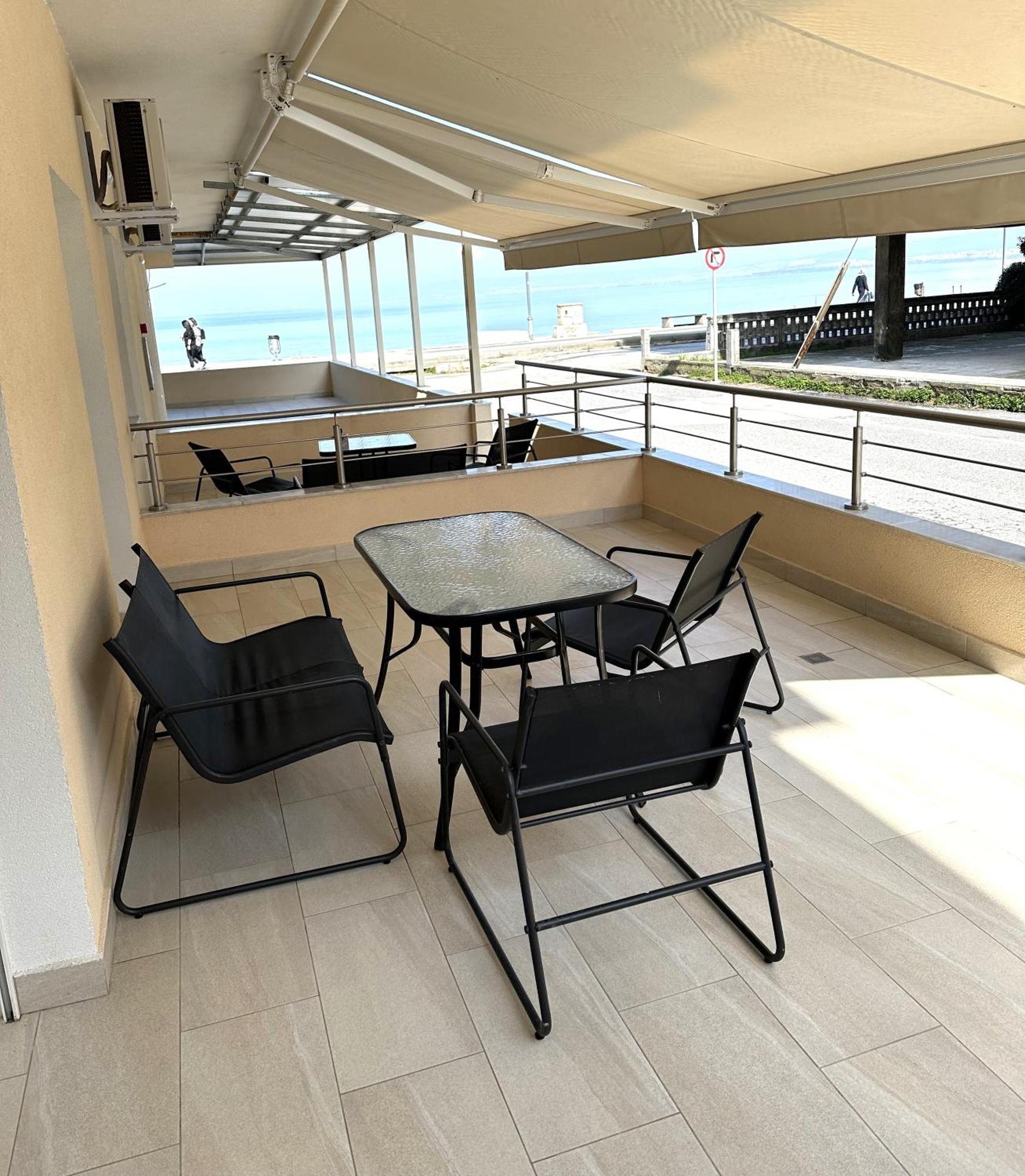 Navarino Luxe Suites Переа Экстерьер фото